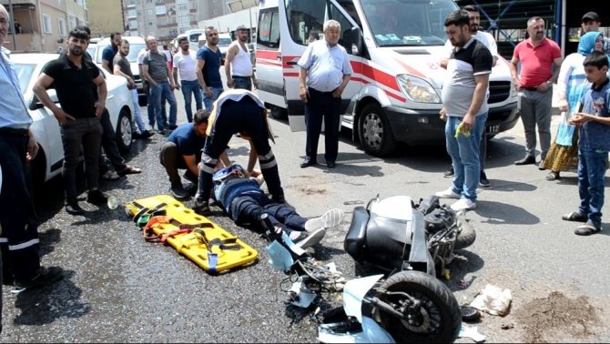 Çorlu’da İki Motosikletin Kafa Kafaya Çarpıştığı Feci Kaza Kamerada: 3 Yaralı