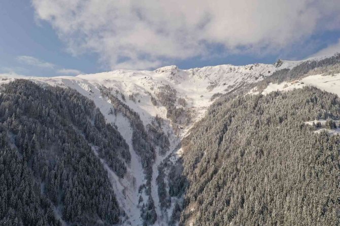 Uzungöl’un Kış Manzarasıyla Klip Yaptı