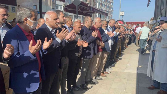 Şenol Güneş’in Vefat Eden Kayınvalidesi Leman Kamiloğlu Defnedildi