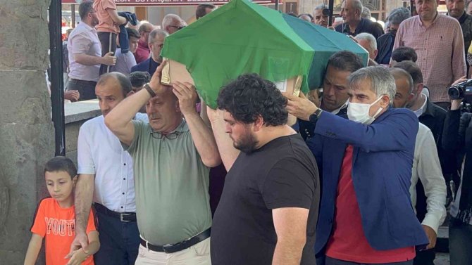 Şenol Güneş’in Vefat Eden Kayınvalidesi Leman Kamiloğlu Defnedildi
