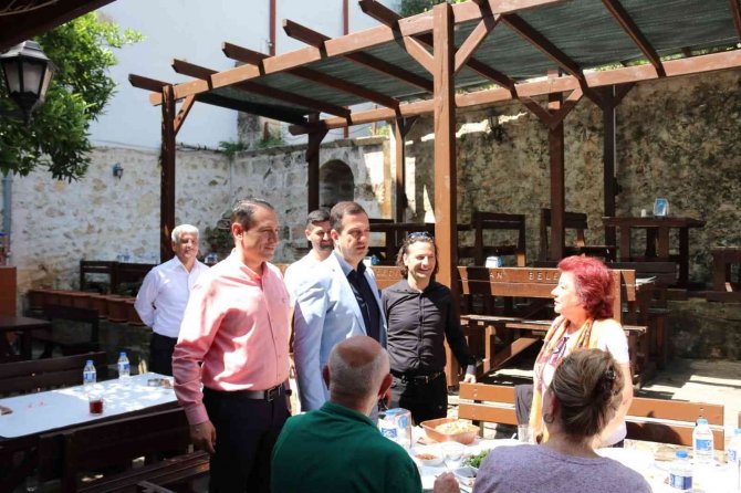 "Türkiye’nin Toskanası" Diyorlar... Kozan’a Ziyaretçi Akını
