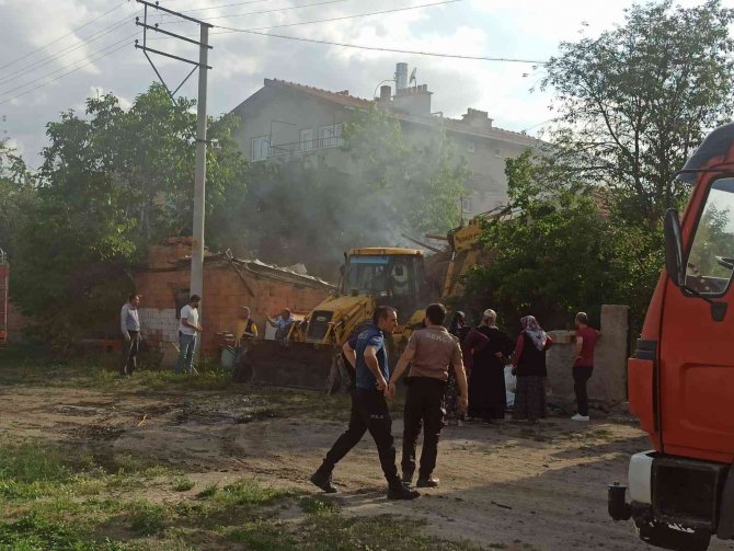 Şuhut’ta Ev Yangını