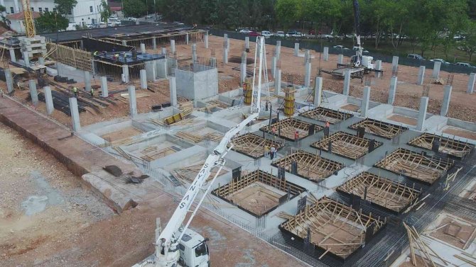 Akdeniz Üniversitesi Katlı Otopark Projesi Yükseliyor