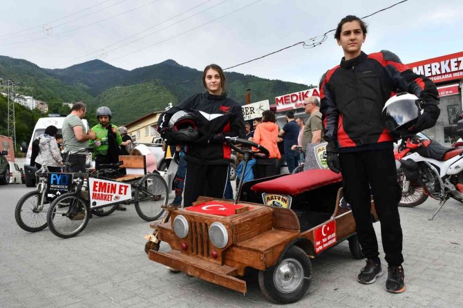 Hurdalardan Yaptıkları Araçlarla Yarıştılar