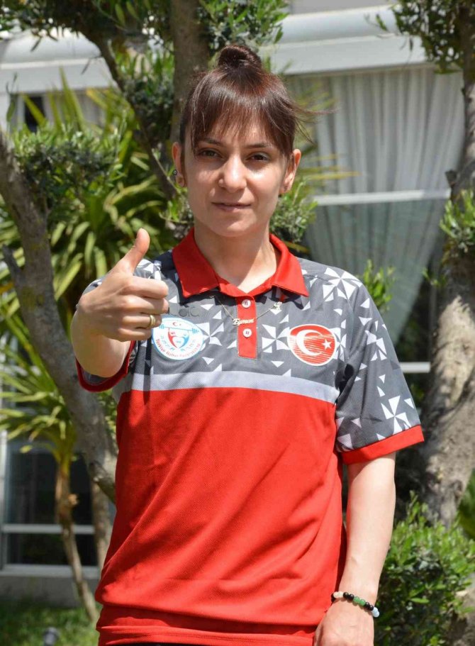 Şaziye Erdoğan’dan, Avrupa Halter Şampiyonası’nda 3 Altın Madalya!
