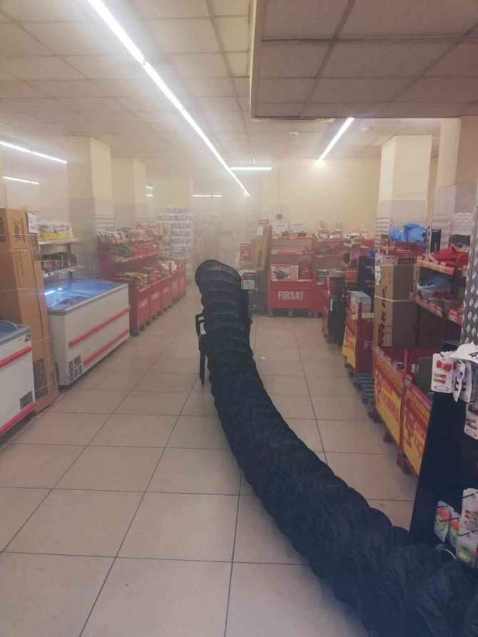 Market Deposundaki Yangın Söndürüldü