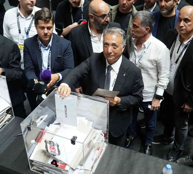 Beşiktaş Başkan Adayı Ahmet Nur Çebi Oyunu Kullandı