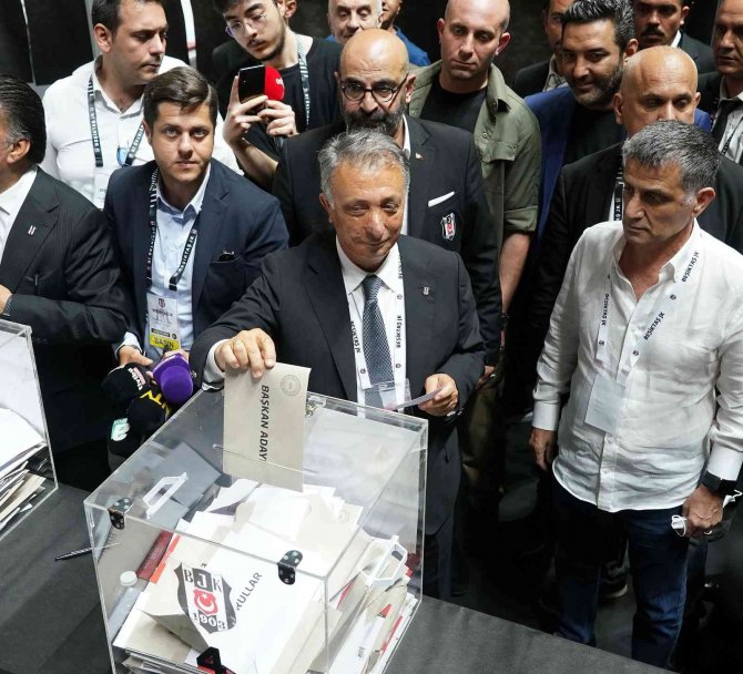 Beşiktaş Başkan Adayı Ahmet Nur Çebi Oyunu Kullandı