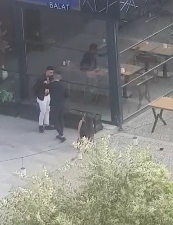 Bursa‘da Alkollü Genç, Kız Arkadaşını Sokak Ortasında Darp Etti