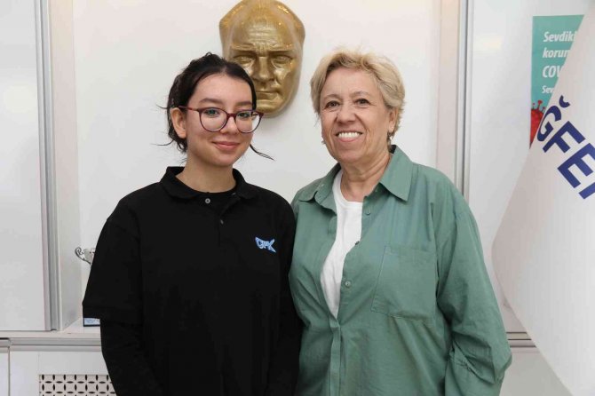 Liseli Öğrencilerden Anlamlı Tiyatro Gösterisi