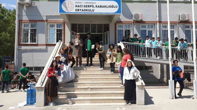 Masal Kahramanlarını Canlandıran Öğrenciler, Miniklere Kitap Sevgisini Aşıladı