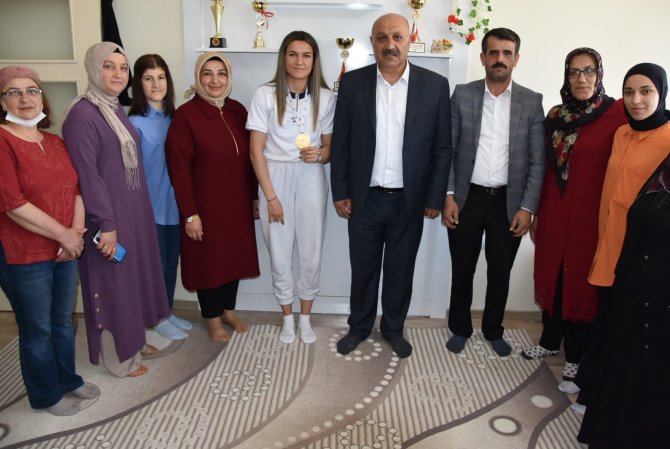 Başkan Zelyurt’dan Boks Şampiyonu Akbaş’a Tebrik