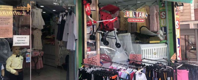 Esenler’de Çocuk Giyim Mağazasındaki Soygun Kamerada