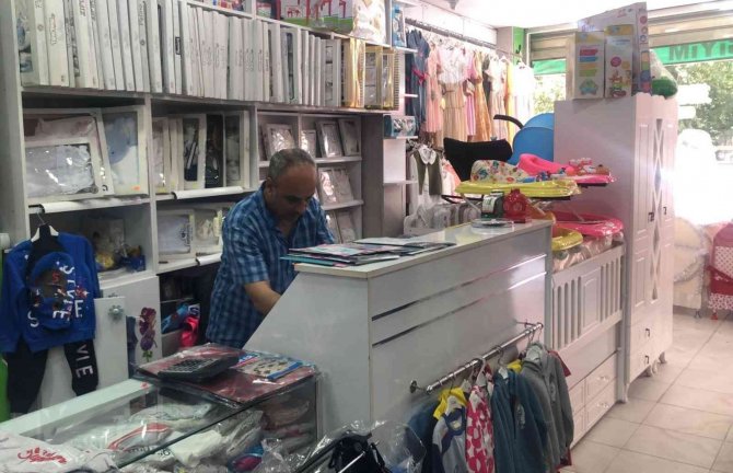 Esenler’de Çocuk Giyim Mağazasındaki Soygun Kamerada