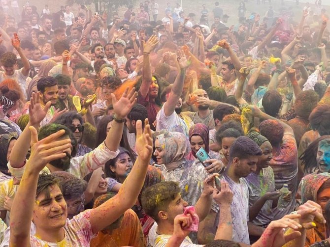 Elazığ’daki ‘Color Fest’ Renkli Görüntüler Oluşturdu