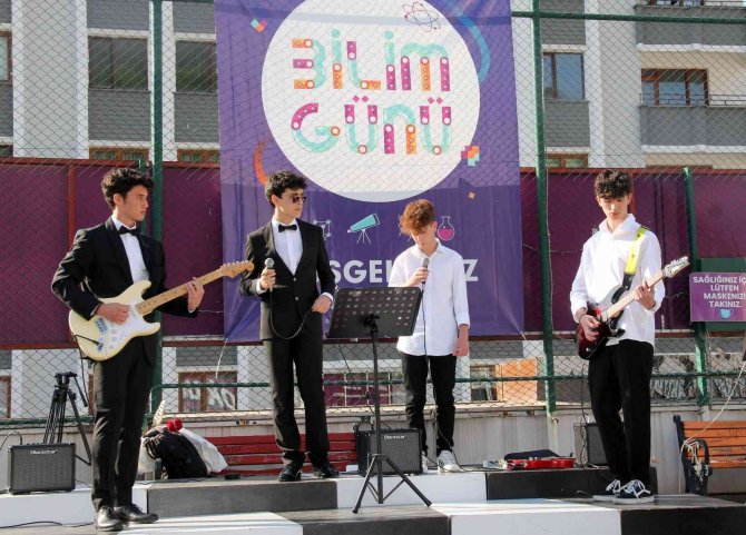 Giresun’da 5 Dil 2 Beceri Festivali’nde Öğrenciler Çalışmalarını Sergilediler