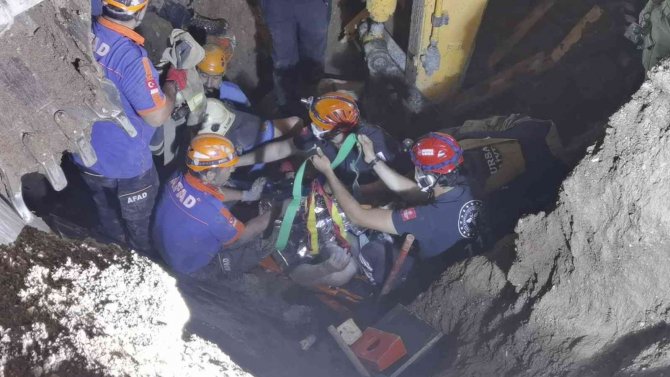 Göçük Altında Kalan İşçi 8 Saat Sonunda Kurtarıldı