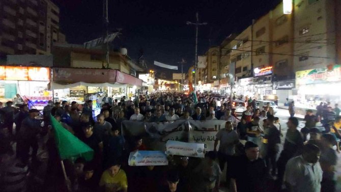 Gazze’de "Bayrak Yürüyüşü" Protestosu