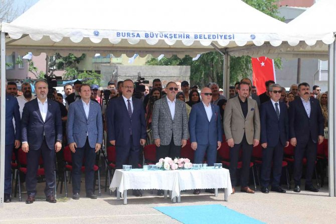 Ak Parti’li Özhaseki: "Kasabaları İdare Edemeyecek Adamlar, Cumhurbaşkanı Adayıyım Diye Tafra Satıp Geziyorlar"