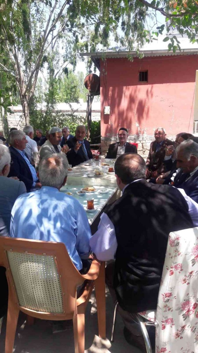 Iğdır’da Kanaat Önderleri Husumetli Aileleri Barıştırdı