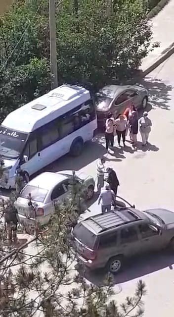 Maddi Hasarlı Kaza Yapan Kadın Sürücü Sinir Krizleri Geçirdi