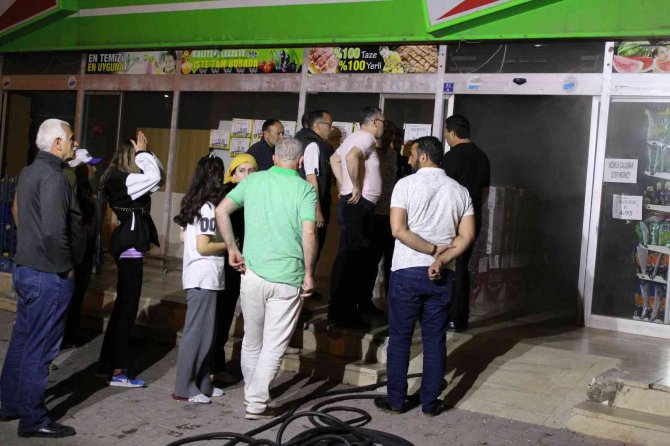 Eski Çalışan Girdiği Marketi Önce Soydu Sonra Yaktı