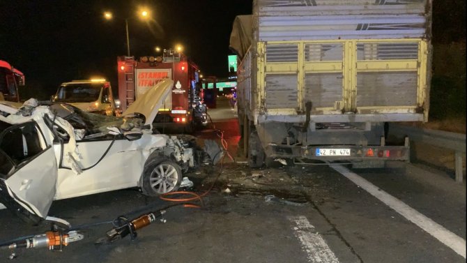 Tem Otoyolu’nda Feci Kaza:1 Ölü, 1 Yaralı