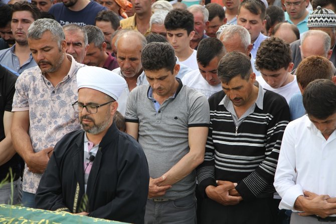 Elim Kazada Ölen 4 Kişi Gözyaşları Arasında Toprağa Verildi
