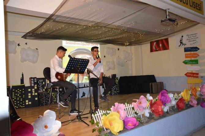 Selendi’de ’Anadolu’da Bir Bahar Akşamı’ Şiir Dinletisi