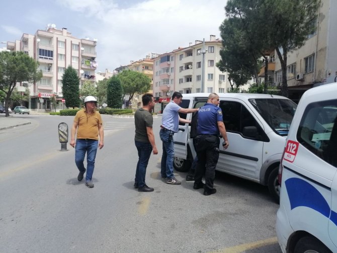 Ayakkabı Hırsızları Apartman Sakinlerine Yakalandı
