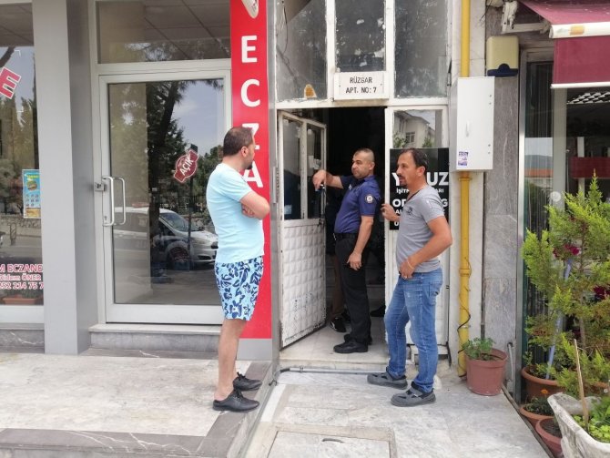 Ayakkabı Hırsızları Apartman Sakinlerine Yakalandı