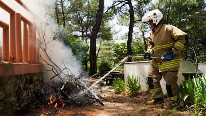 Hava Sıcaklıkları Arttı İ̇zmir İ̇tfaiyesi Teyakkuza Geçti