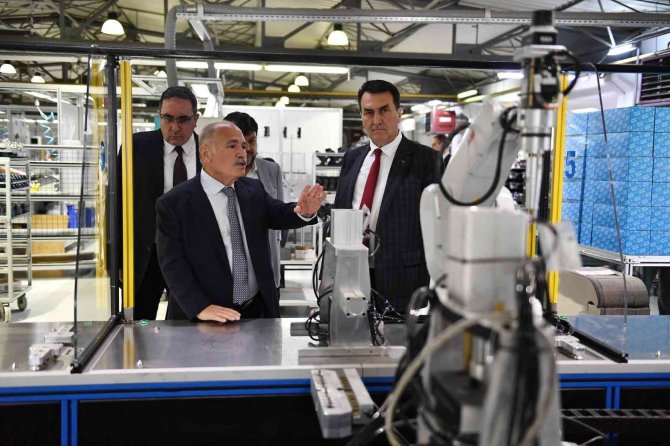 Başkan Mustafa Dündar: "Kadın Güçlenirse, Toplum Güçlenir"