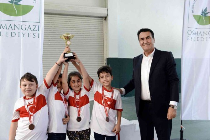 Satranç Tutkunları Ödüllerine Kavuştu