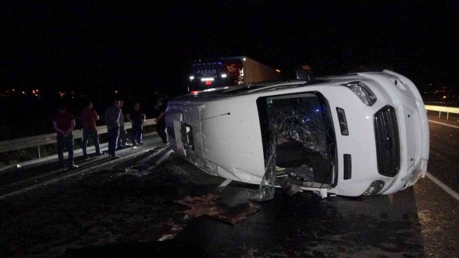 Öğrencileri Taşıyan Minibüs Otoyolda Kaza Yaptı: 17 Yaralı