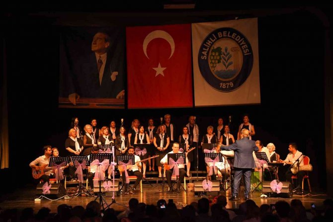 Salihli’de ‘Yurdumun Türküleri’ Konserine Büyük İlgi