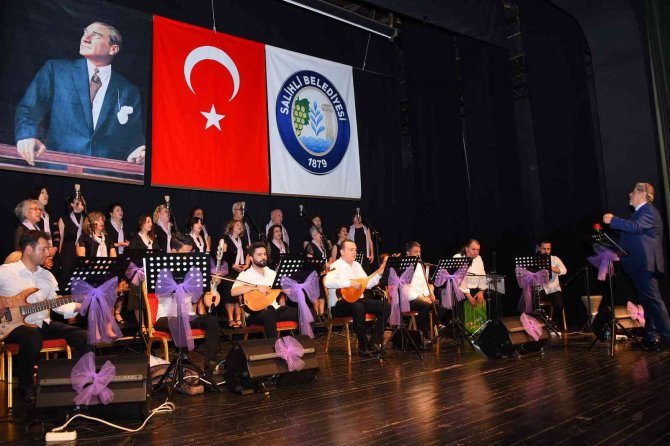 Salihli’de ‘Yurdumun Türküleri’ Konserine Büyük İlgi