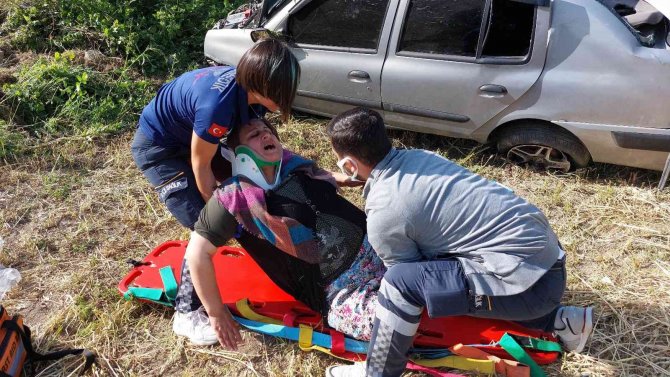 Mevlit Dönüşü Takla Atan Otomobil Şarampole Yuvarlandı: 1’i Ağır 4 Yaralı