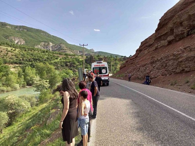 Tunceli’de Otomobil Şarampole Yuvarlandı: 4 Yaralı