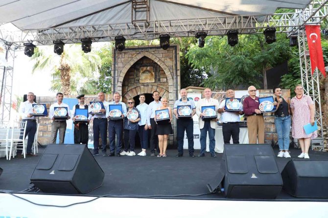 ‘Gülüklü Çorba’ Yarışmasında Profesyonel Şefler Kıyasıya Yarıştı