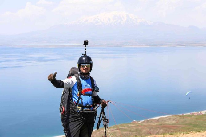 Yamaç Paraşütü Şampiyonları Kupalarını Aldı