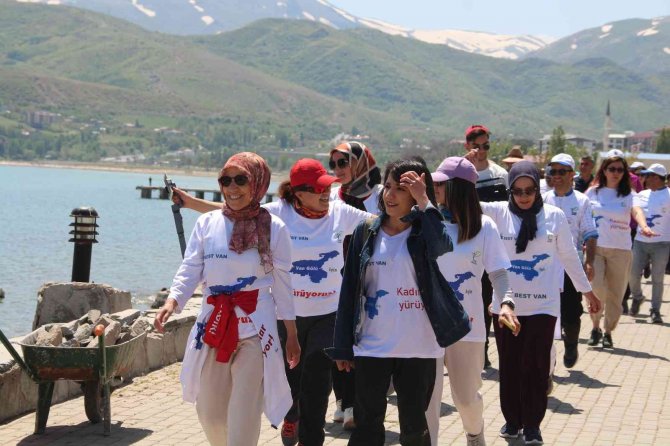 Van Gölü İçin Yürüyen Kadınlar Tatvan’a Ulaştı