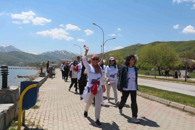 Van Gölü İçin Yürüyen Kadınlar Tatvan’a Ulaştı