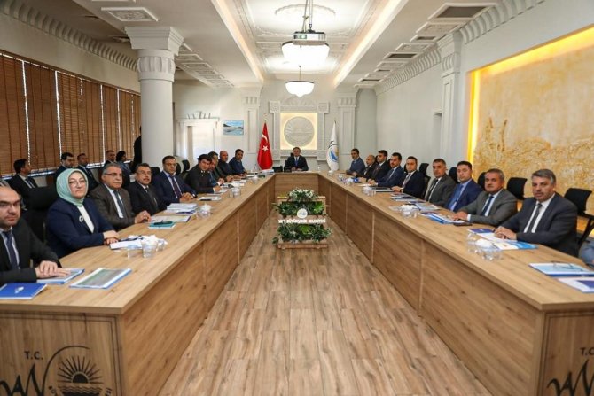 Vali Balcı, Büyükşehir Belediyesinin Yatırımlarıyla İlgili Toplantı Yaptı