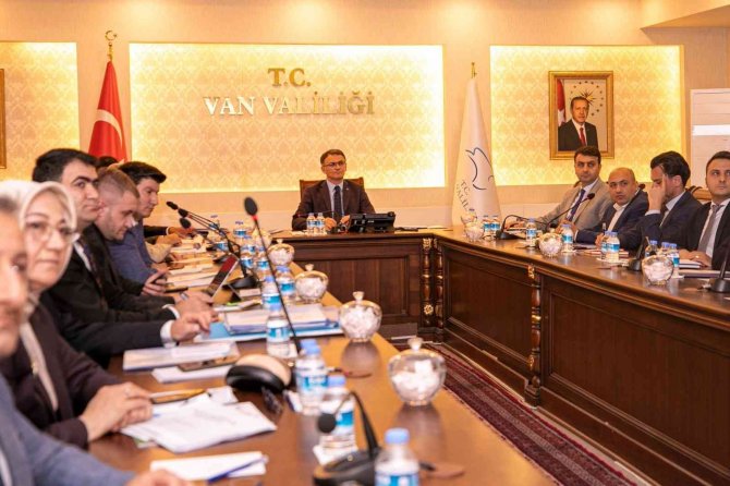 Vali Balcı, Büyükşehir Belediyesinin Yatırımlarıyla İlgili Toplantı Yaptı
