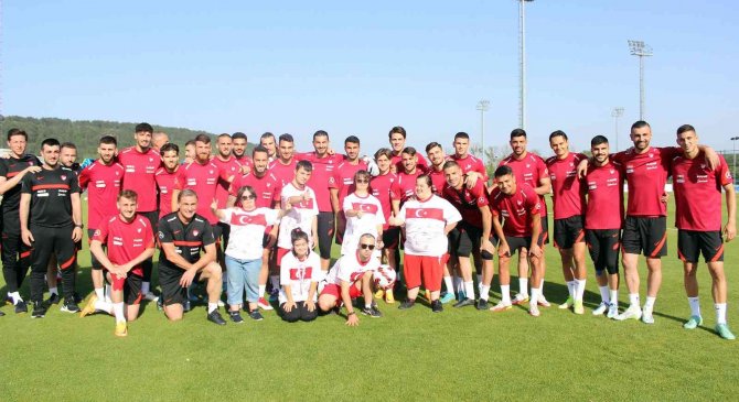 A Milli Futbol Takımı, Down Sendromlu Sporcuları Ağırladı