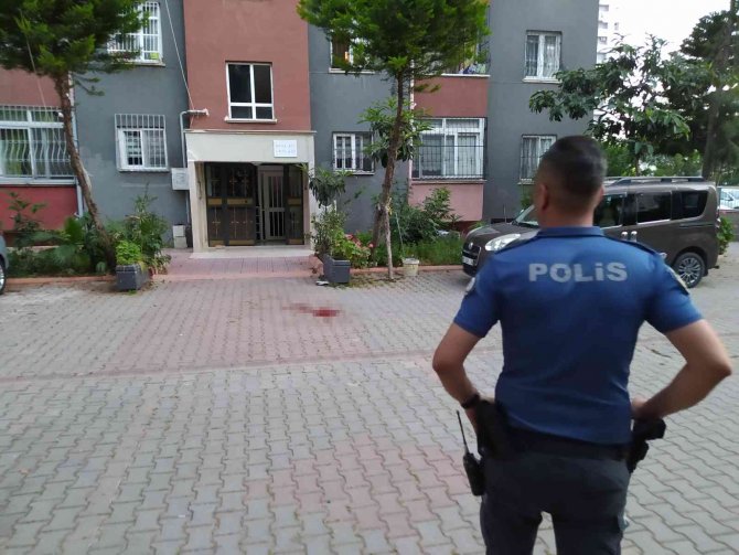 11’inci Kattaki Yangın Merdiveninden Atlayan Kız Çocuğu Öldü
