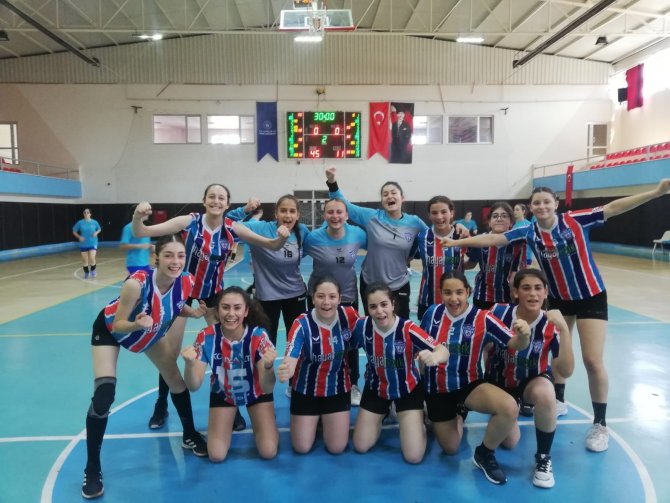 Yıldız Kelebekler Çeyrek Finalde
