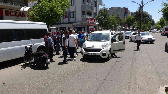 Hafif Ticari Aracın Çarptığı Yaya Ağır Yaralandı