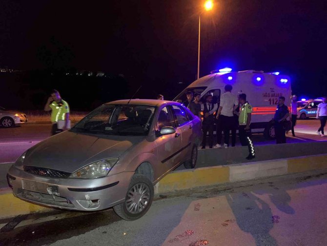 Otomobil Refüje Çıktı: 1 Yaralı